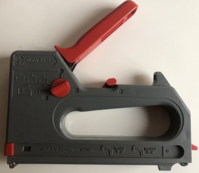 LUX ® MULTI-TACKER LUX ® MULTI-TACKER