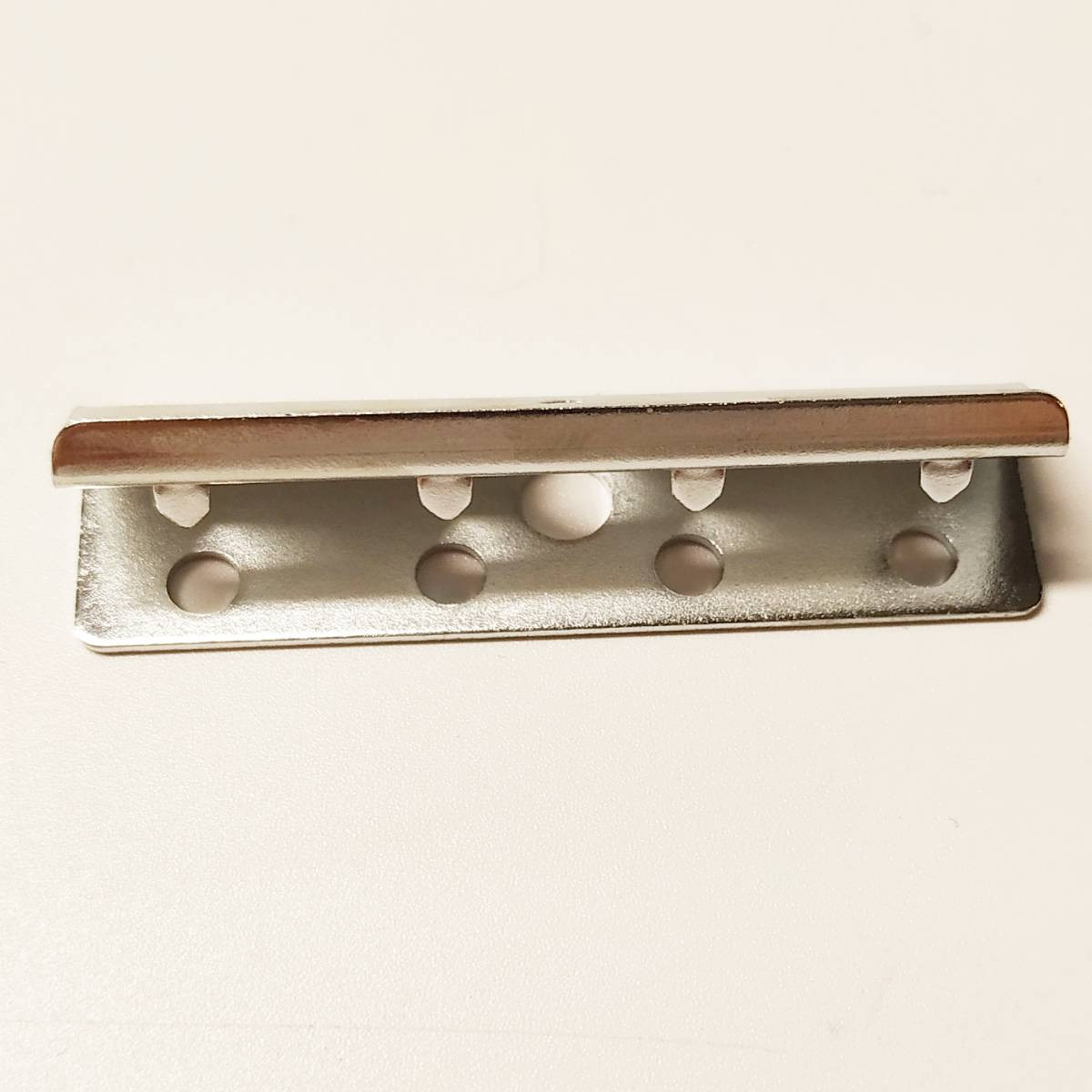 Sangle de fixation pour planche à repasser blanche - Clips élastiques pour  maintenir la housse à plat sur la planche - Lit à bretelles élastique pour  pinces d'angle (4 pièces blanc)